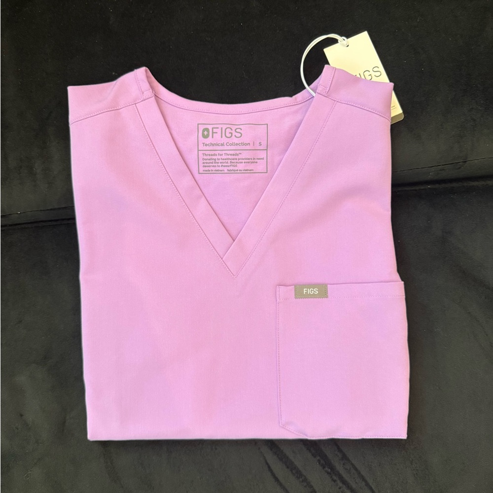 Figs Women's Short Sleeve V-Neck Scrub Top - Lavender Pink